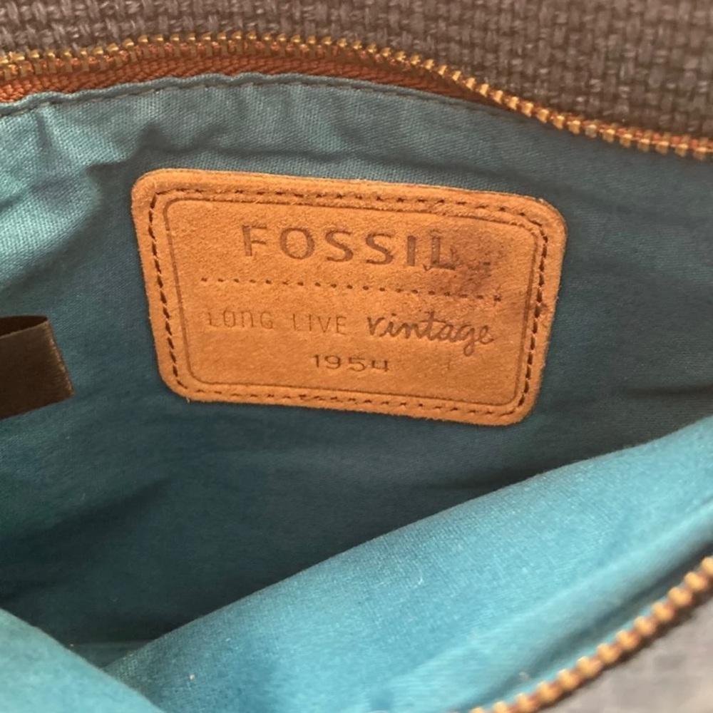 Fossil pouch - Picture 3 of 3